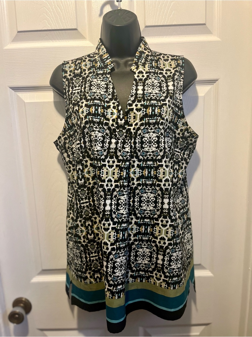 Van Heusen Top Cami Blouse Medium Women Sleeveless Black Blue Pattern Summer